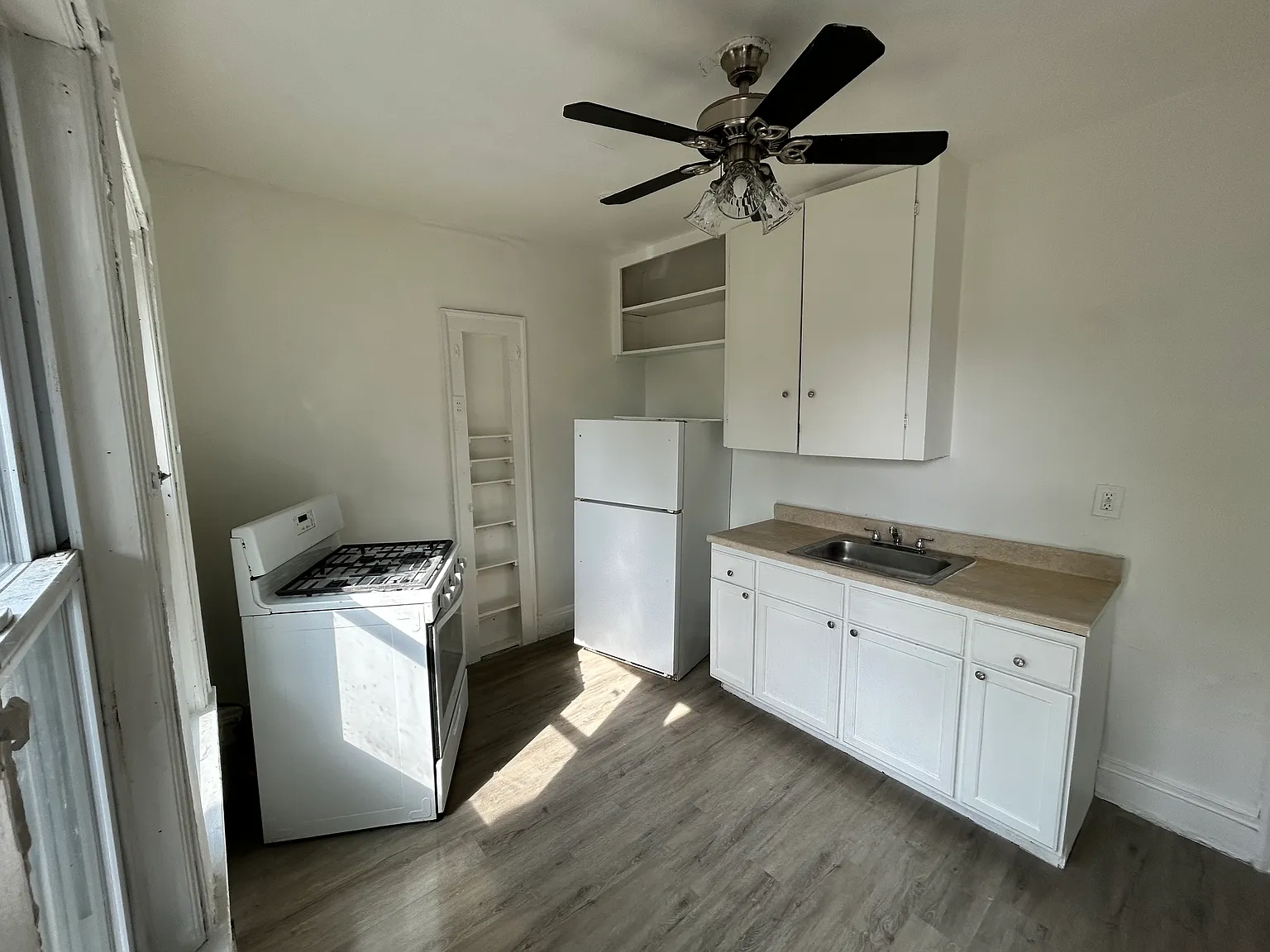 3 bed, $925 — Photo 3