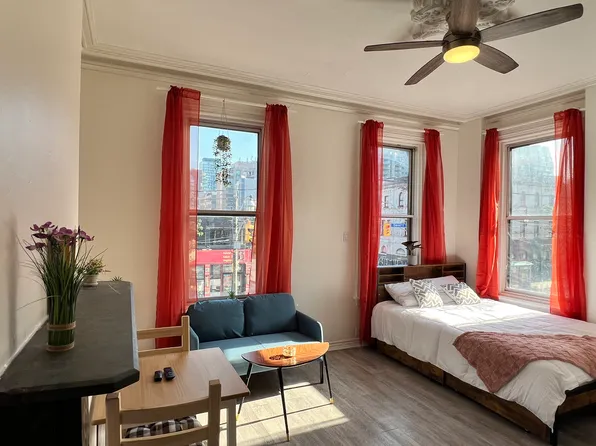 218 Queen St E, Toronto, ON