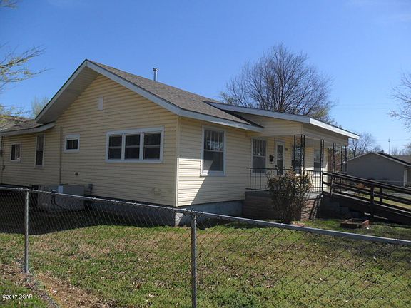 3rd image of 2040 East Ave