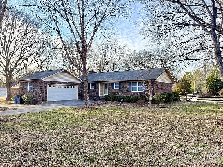 8422 Wonderwood Ln — Photo 1