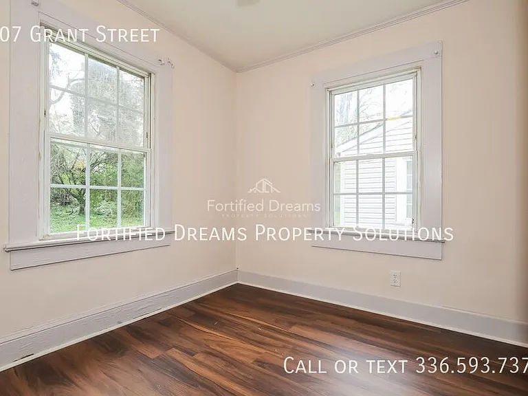 907 Grant St — Photo 10