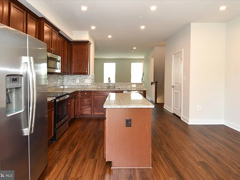 4917 Crest View Dr — Photo 8