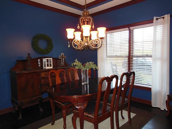 3rd image of 3645 Oak Hill Ct NE