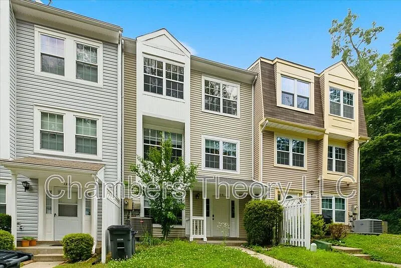 3 bed, 2.5 bath, 1524 sqft, $2,350 — Photo 3