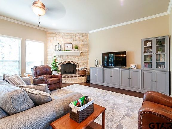 3rd image of 308 Park View Ct