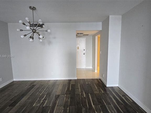 5th image of 2500 Parkview Dr APT 2317
