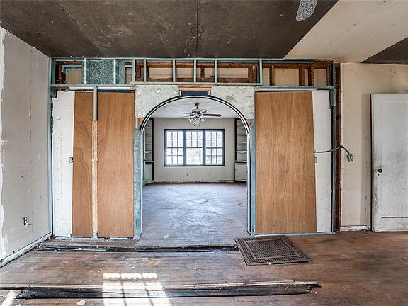 3rd image of 2208 N Prospect Ave