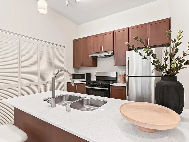 Jen's Pointe Apartment — Photo 12