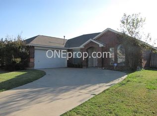 352 Mesquite Hill Dr, Arlington, TX 76002