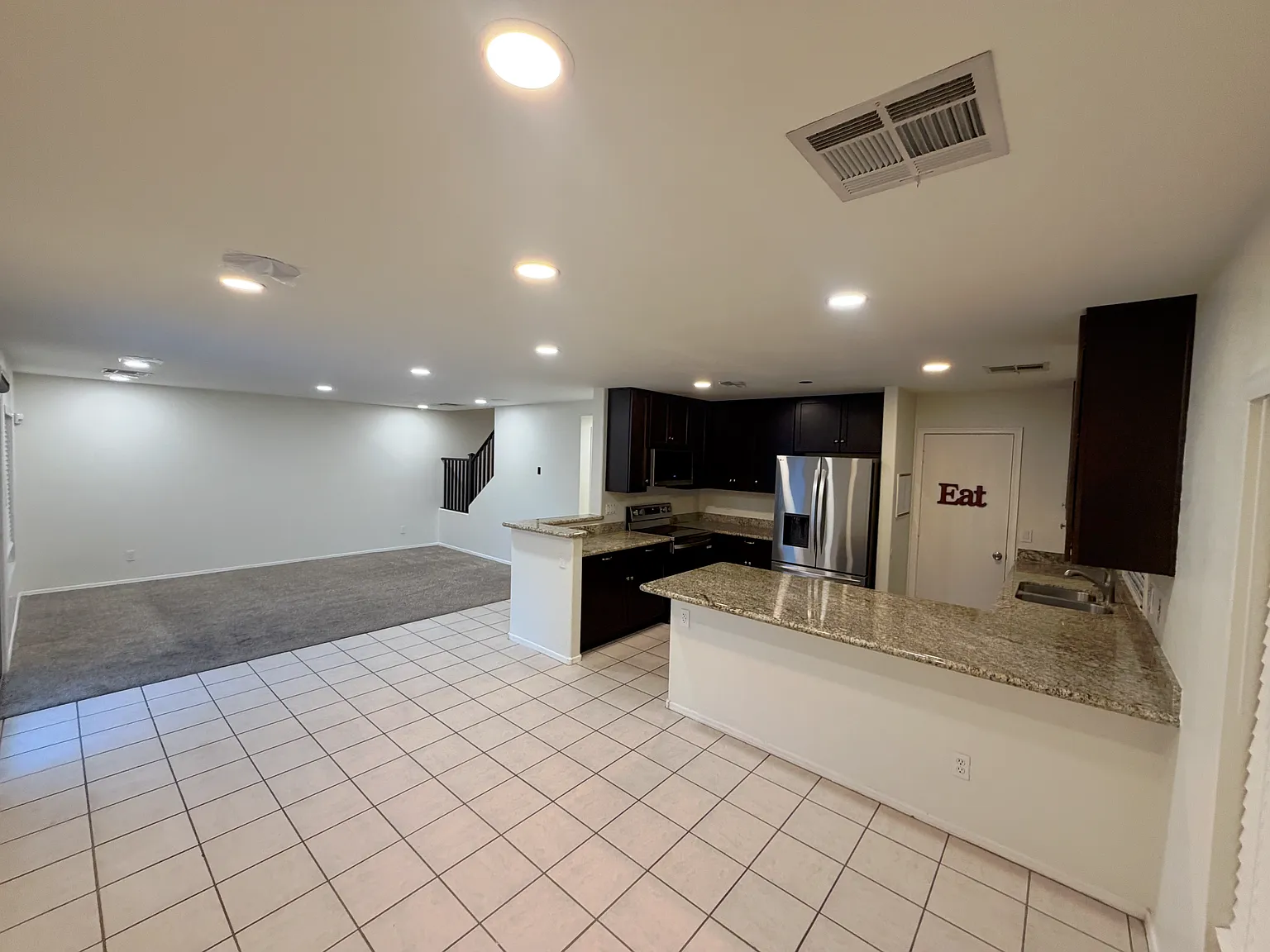 4 bed, 2177 sqft, $3,100 — Photo 4