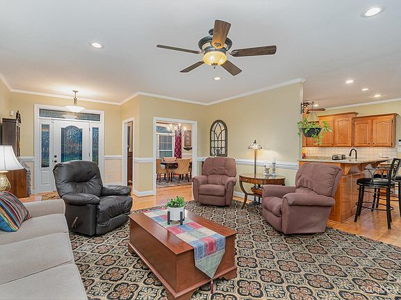 5th image of 150 Saddle Wood Ln