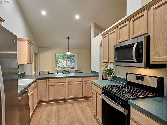 5th image of 605 Idylwood Dr SE