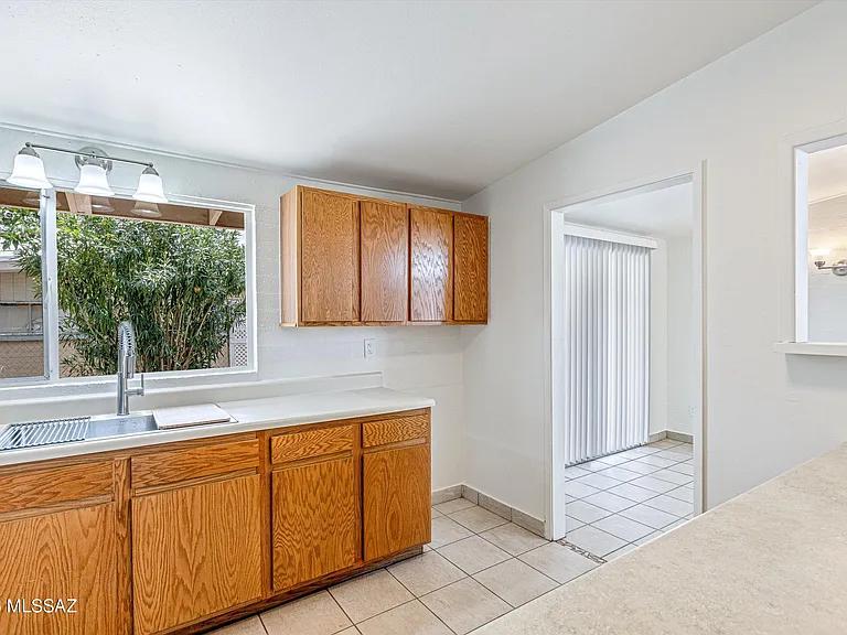 104 N Douglas Ave — Photo 15