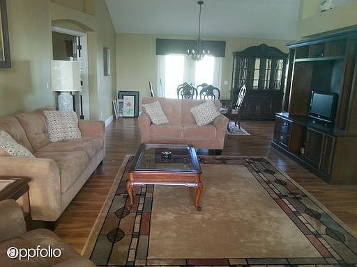 4th image of 553 Carrera Dr