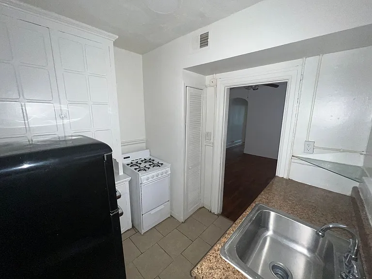 518 W. Grace St.* — Photo 21