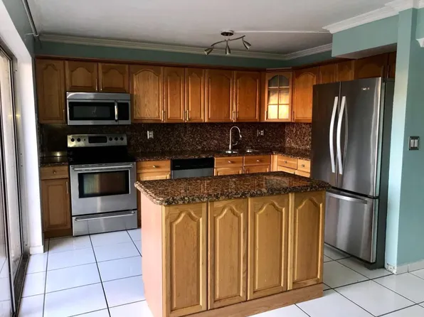 17000 NW 67th Ave APT 322, Hialeah, FL 33015