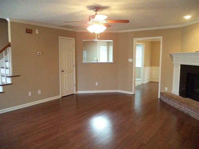 310 Fox Hunters Ct — Photo 5