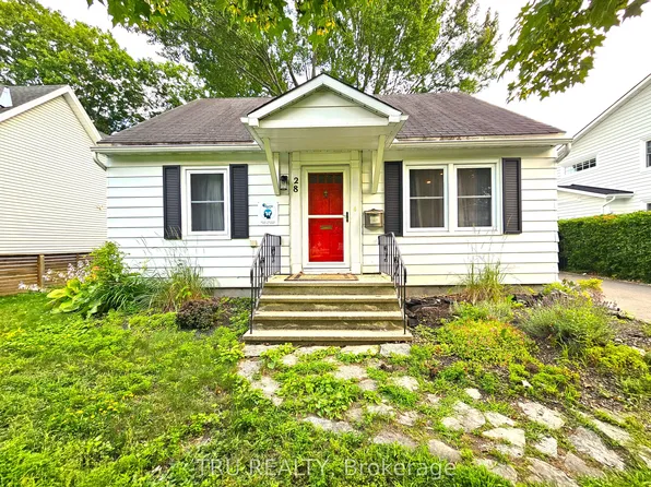 28 Arundel Ave, Ottawa, ON K1K 0B6