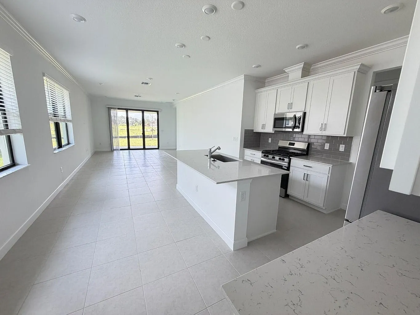3 bed, 2004 sqft, $2,800 — Photo 4