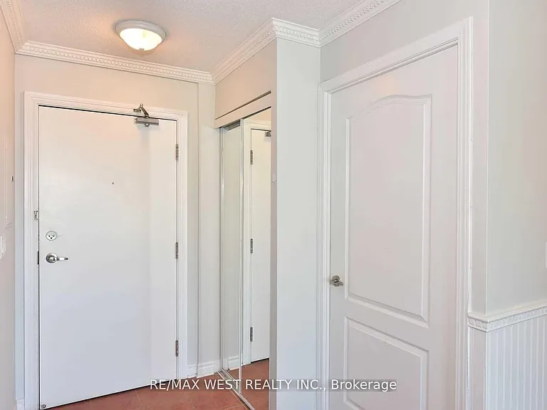 935 Sheppard Ave W #Penthouse 810 — Photo 5