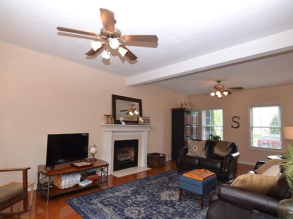 5th image of 325 Windsor Dr