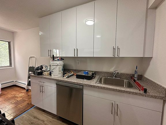 4th image of 7510 Grand Central Pkwy #4R