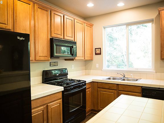 5th image of 3455 SE Pinewood Ave