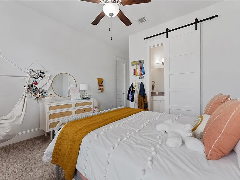 2221 Salt Grass Trl — Photo 20