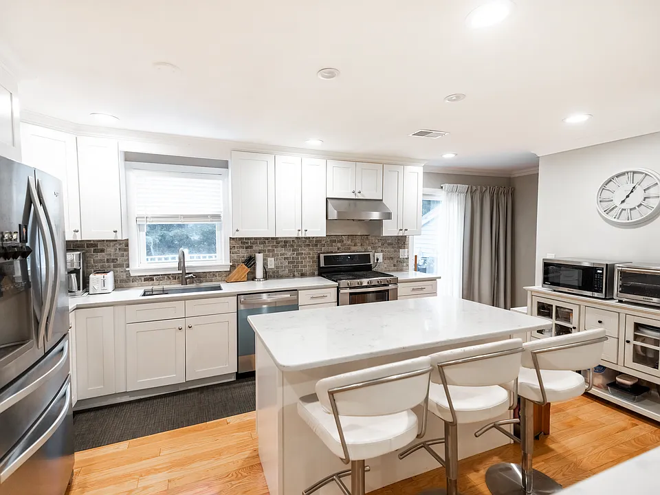 384 Walnut St
