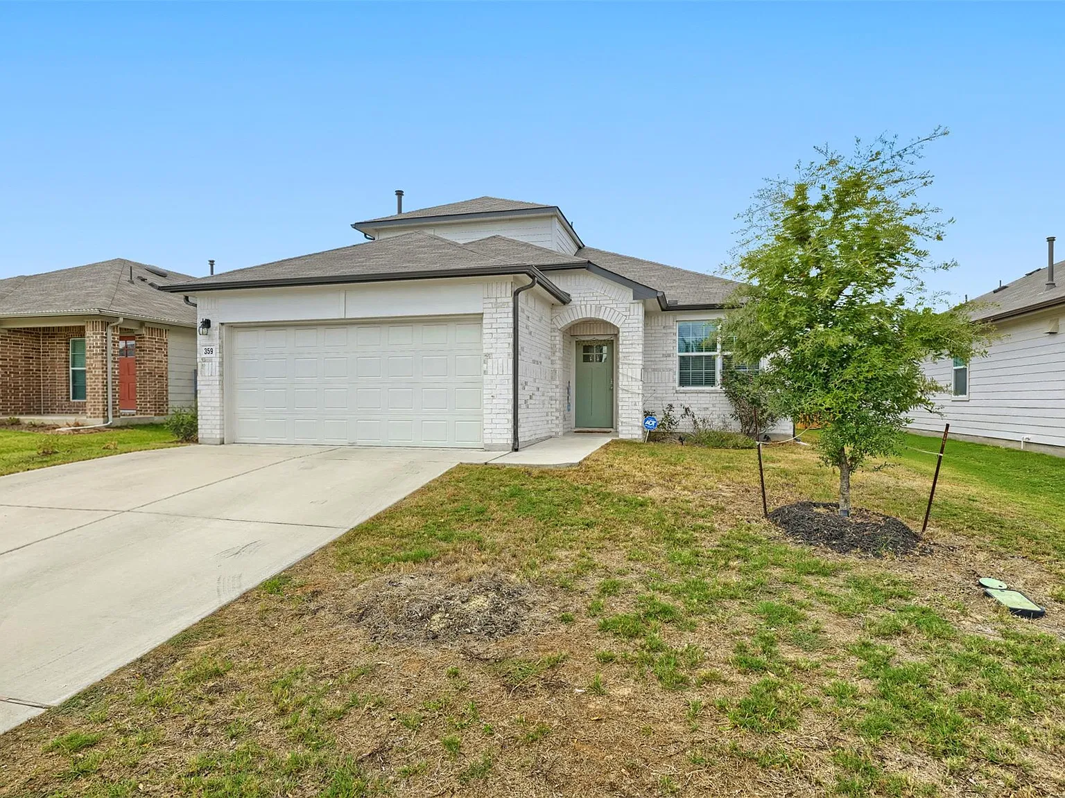 4 bed, 3.0 bath, 2320 sqft, $2,400 — Photo 4