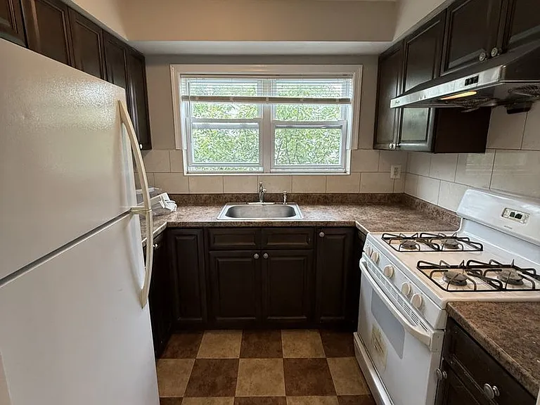29 Beverly Ave — Photo 12