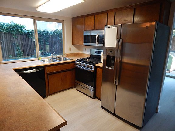 5th image of 3339 Laguna Ave