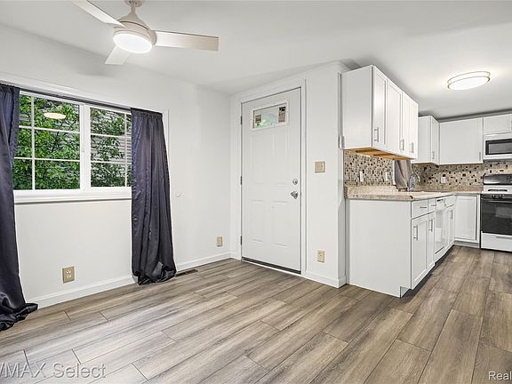 5th image of 1460 Maria St