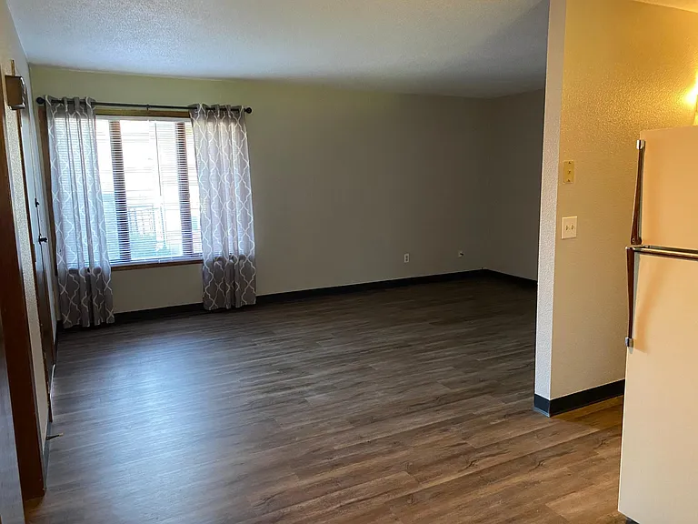 204 E 2nd St #7 — Photo 6