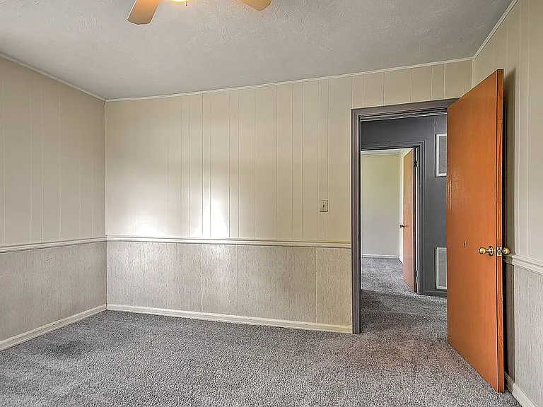 2207 Buckingham Rd — Photo 11