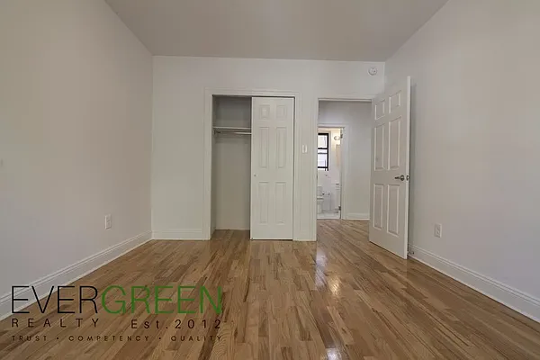 Rented by Evergreen Apartments BK | media 5