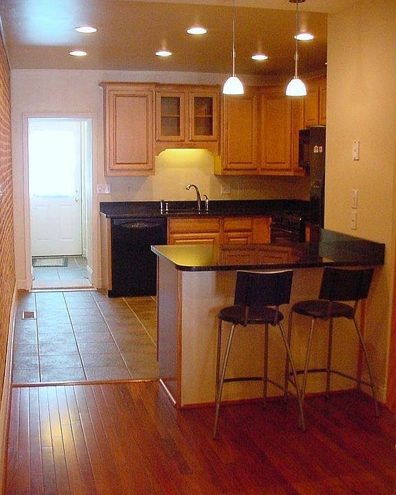 Kitchen and Breakfast Bar