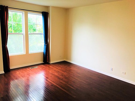 2nd image of 517 Plaza Pl