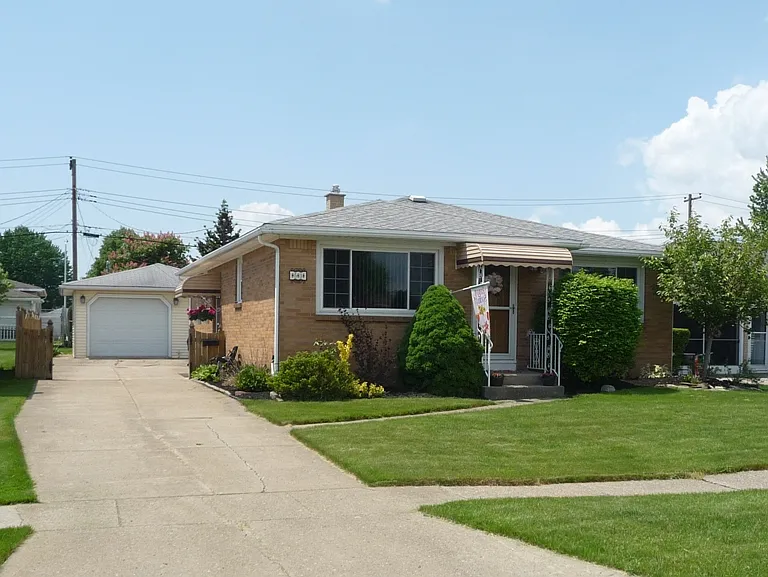 53 Lucy Ln photo 1