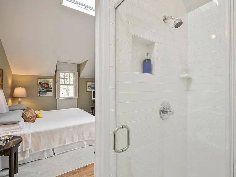 37 Indian Rd — Photo 18
