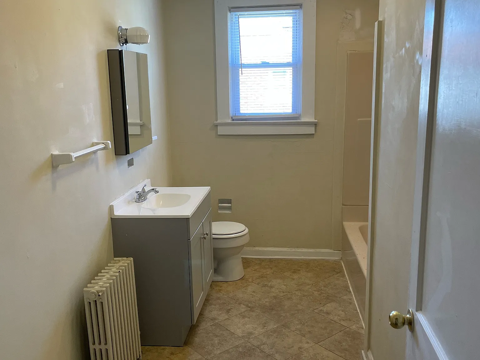 2 bed, 1000 sqft, $1,450 — Photo 2