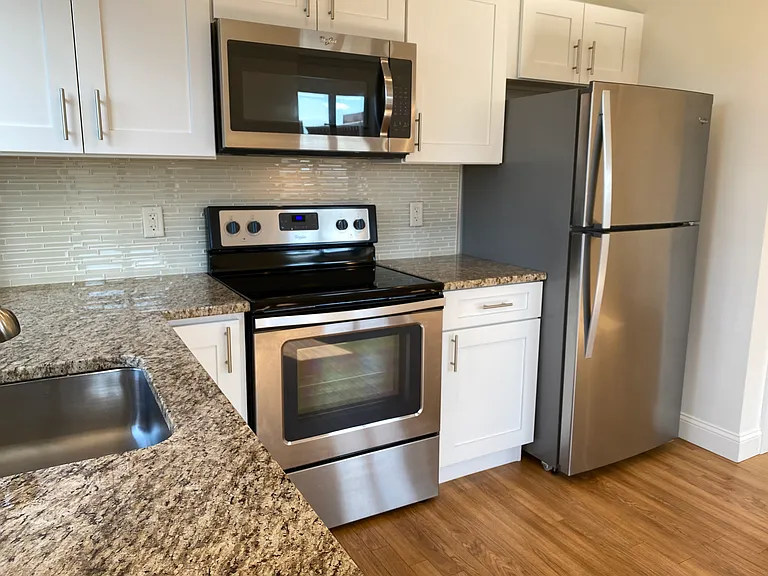 Red Oak at 875 Elm Street — Photo 33
