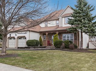 16 Melanie Ln, Phillipsburg, NJ 08865