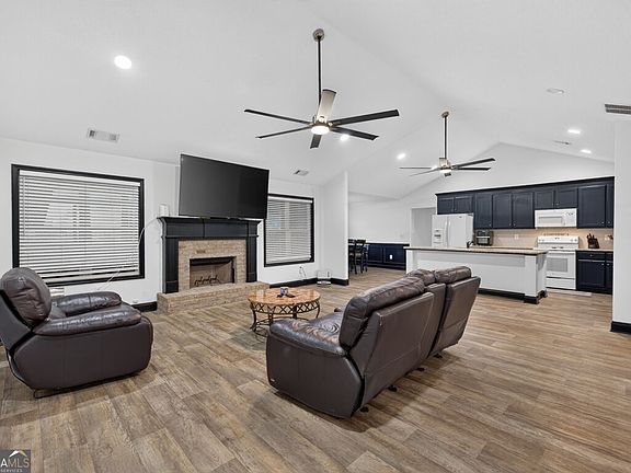 5th image of 305 McMillian Ct