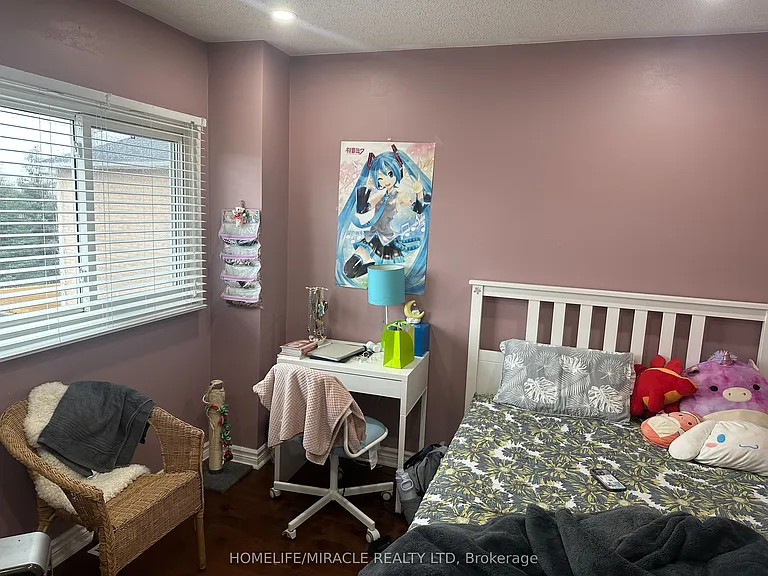 7200 Harding Cres — Photo 26
