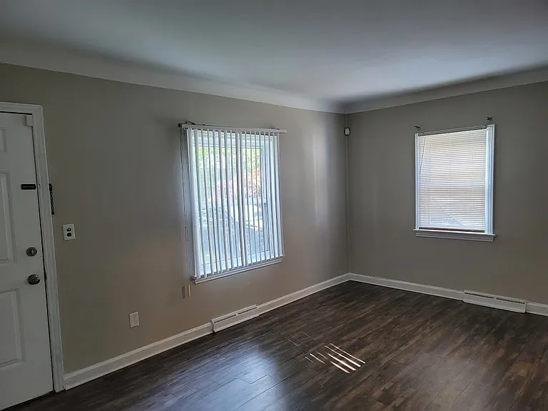 21395 Oxford Ave — Photo 5