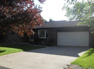 70 Sun Ct, Highland, IL 62249