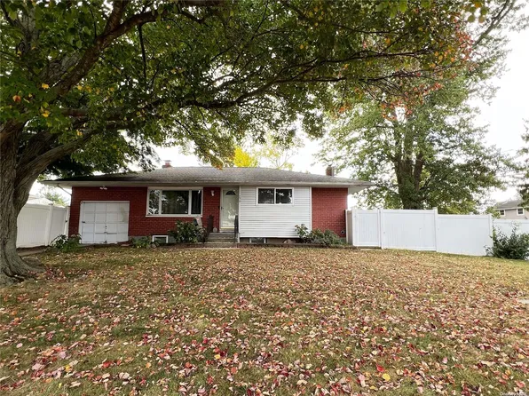 240 Lake Avenue, Deer Park, NY 11729