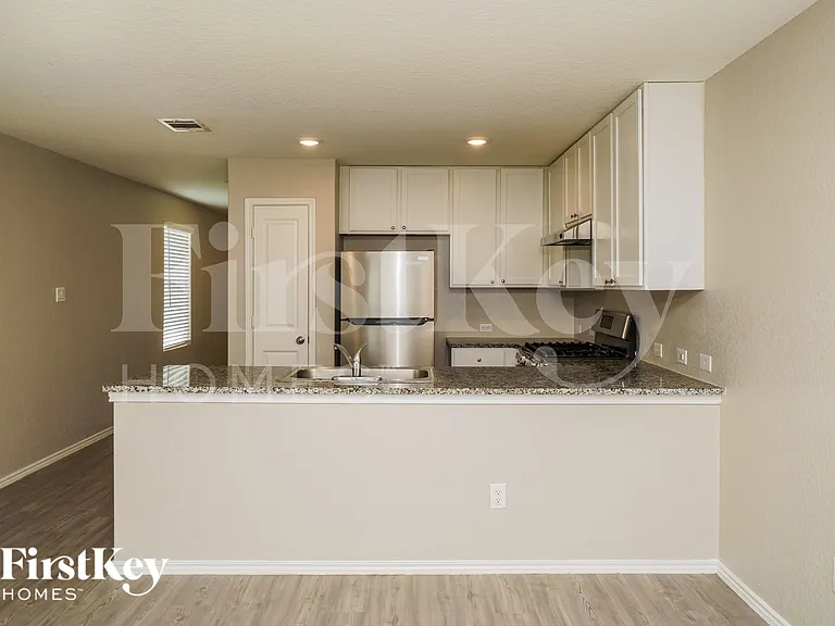 2402 Double Oak Dr — Photo 7
