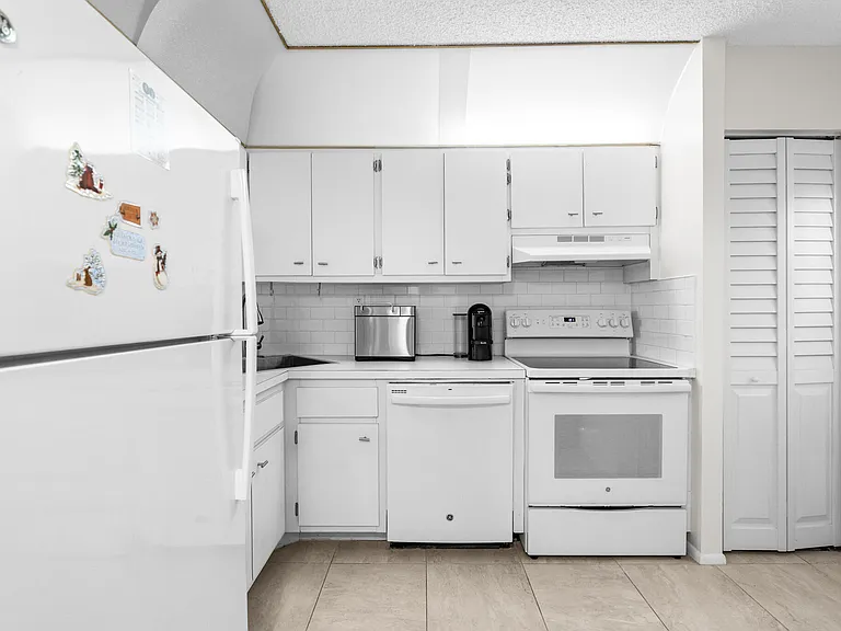 4501 NE 21st Ave #406 — Photo 9